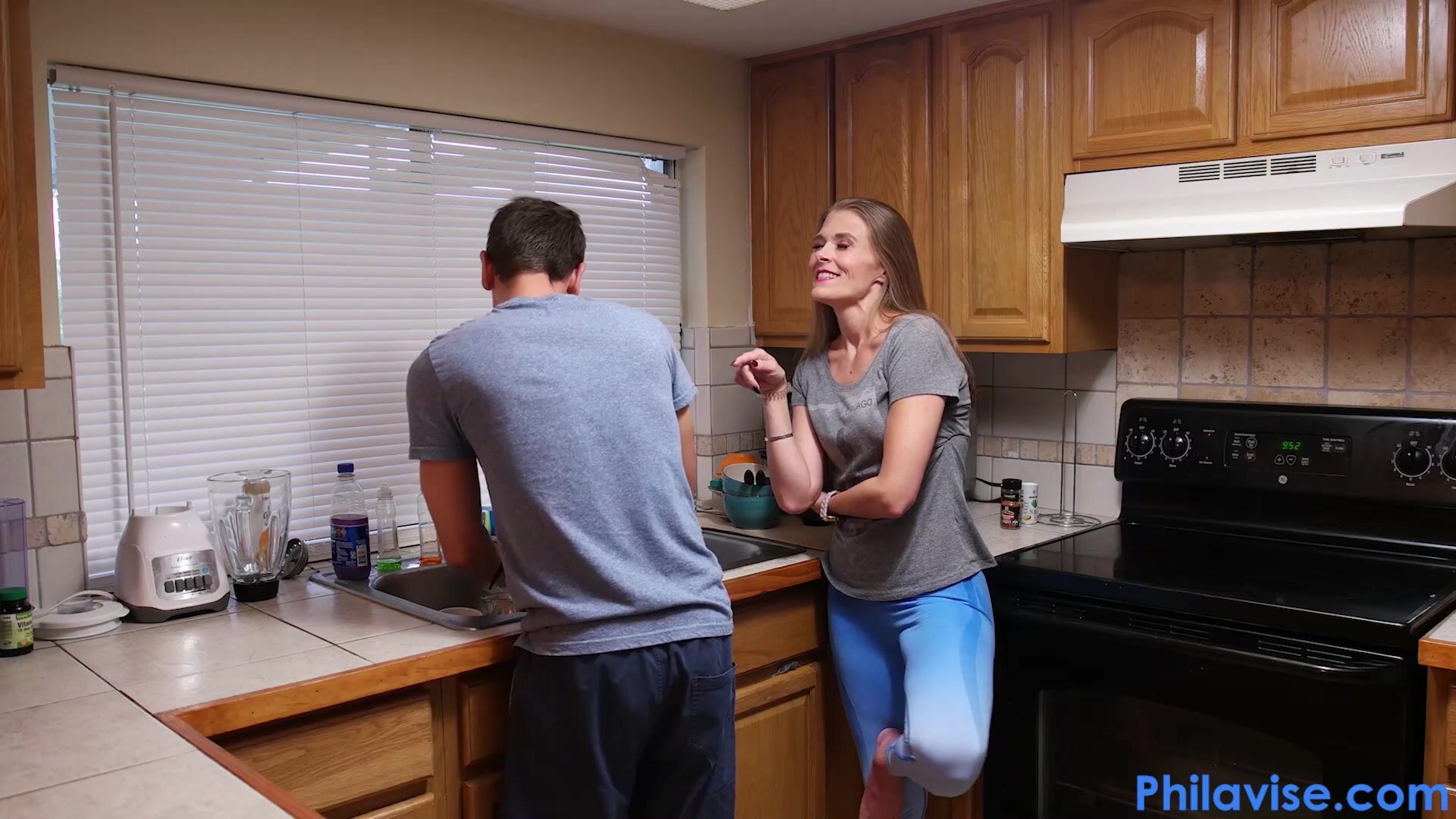 Kitty Quinn - Oops My Stepmom Gave Me A Handy
