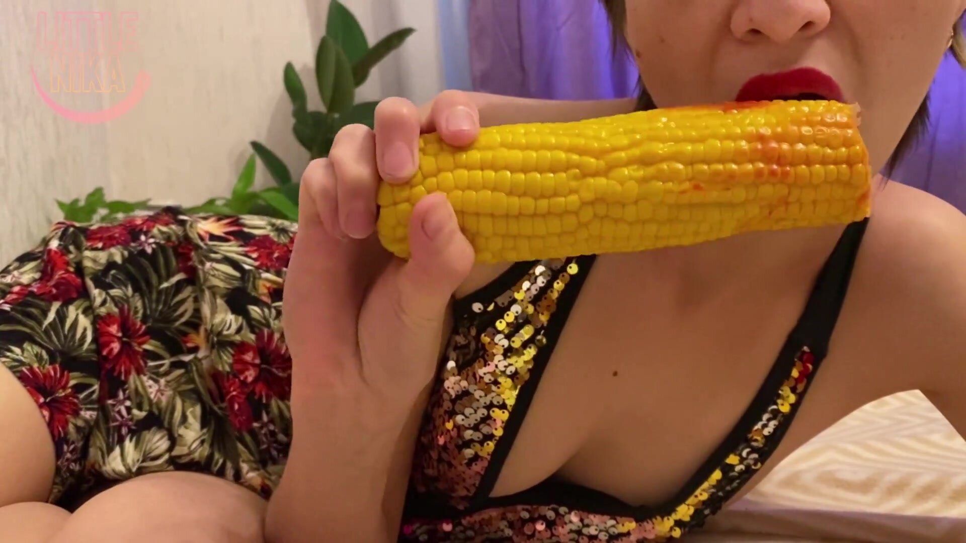 Little Nika18 - Food Ass to Mouth, Mukbang 4K