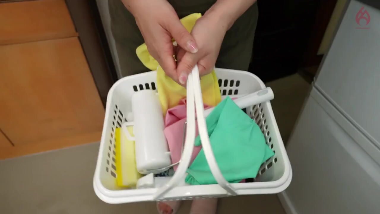 HEZ-814 The housekeeping service is provided by a horny married housekeeper with a lewd ass ~ We will clean your "mind" and "body" as well ~ 4 Obedient Housekeepers