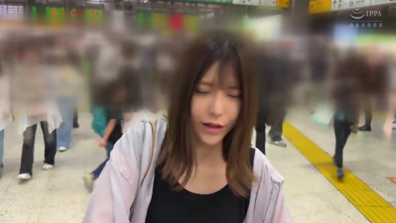 YMDD-465 Machiap-chan! Beautiful cosplayer loses her mind in the city! Unprecedented creampie sex (Akari, 22 years old, beauty school student)
