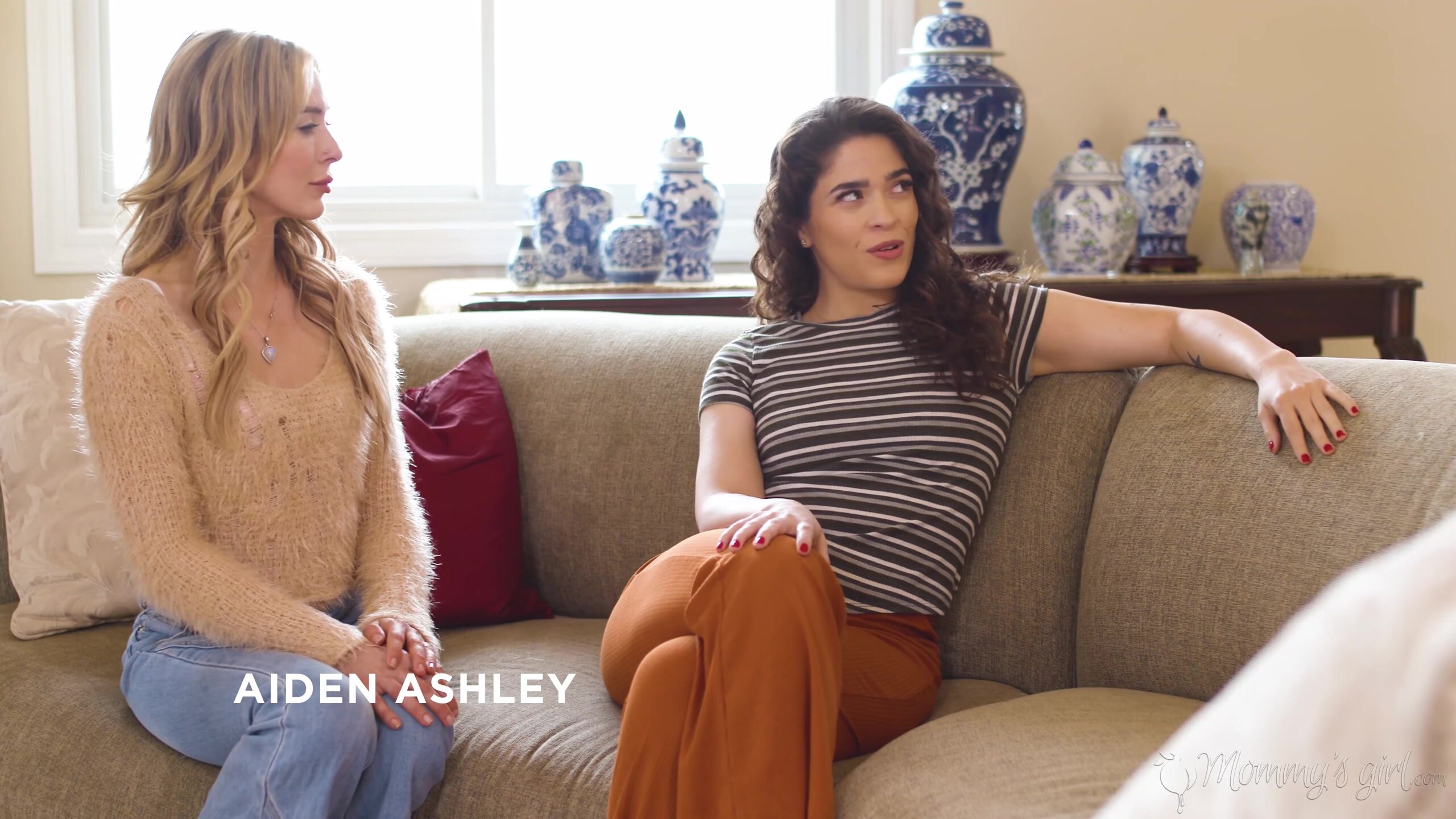 Aiden Ashley, Hazel Moore, Siri Dahl, Victoria Voxxx - Family And Sitters Reunited