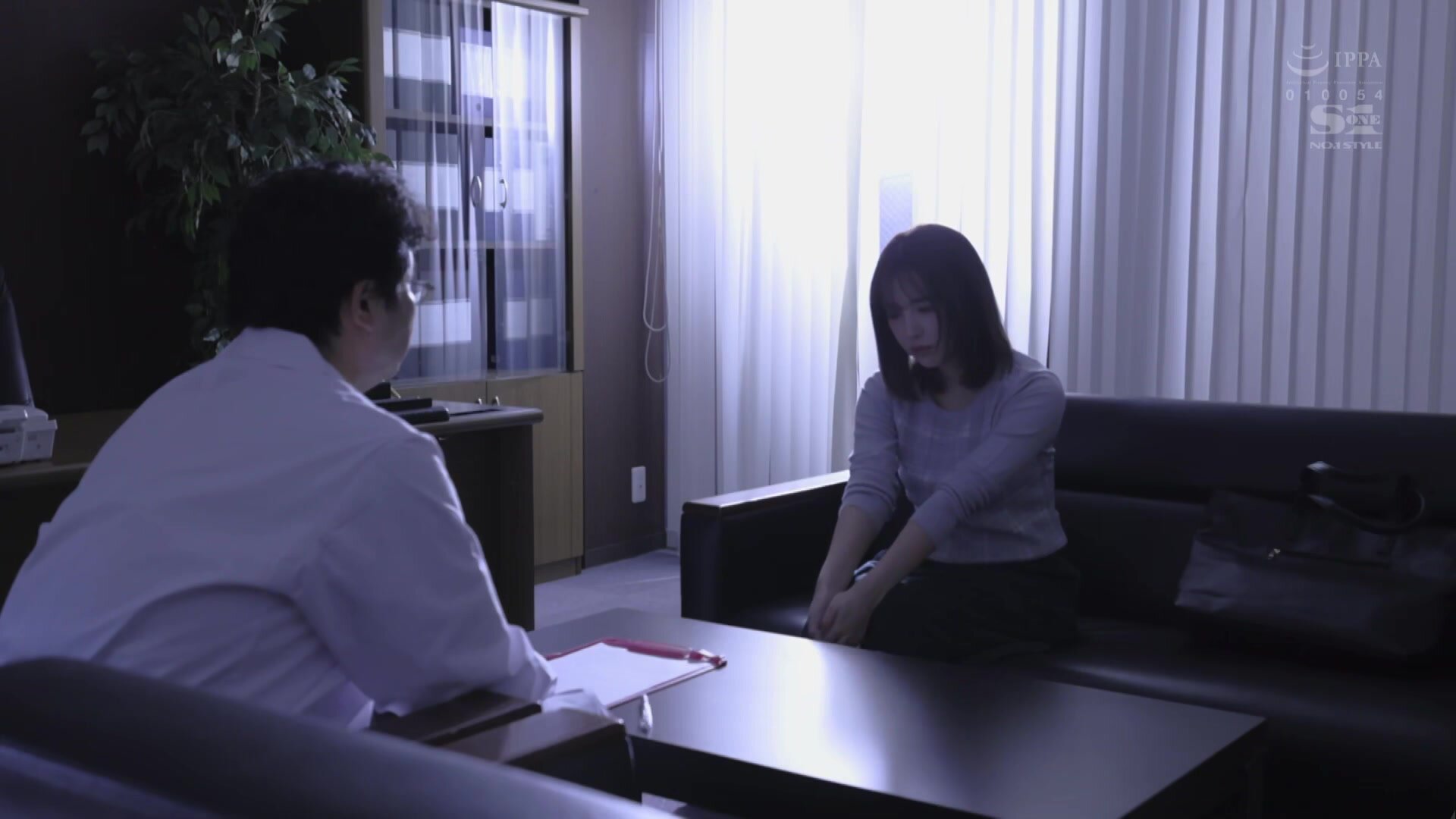 SSNI-989 During Her Business Trip, To Her Surprise, She Was Booked Into The Same Hotel Room With Her Asshole Boss (Whom She Hates With A Passion) ... So He Banged Her With Excessive Lust And Relentless Piston-Pounding Thrusts And Kept This Big Tits Office