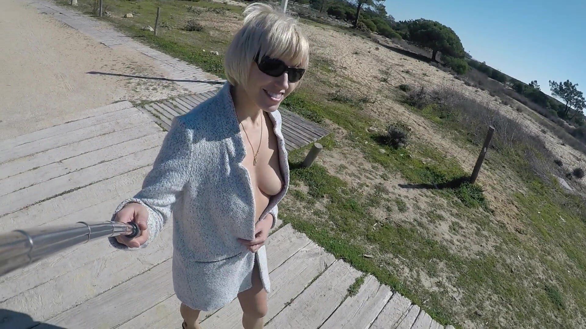 CindyAngel - ORGASM WITH SQUIRT ON THE WAY TO THE PUBLIC BEACH.