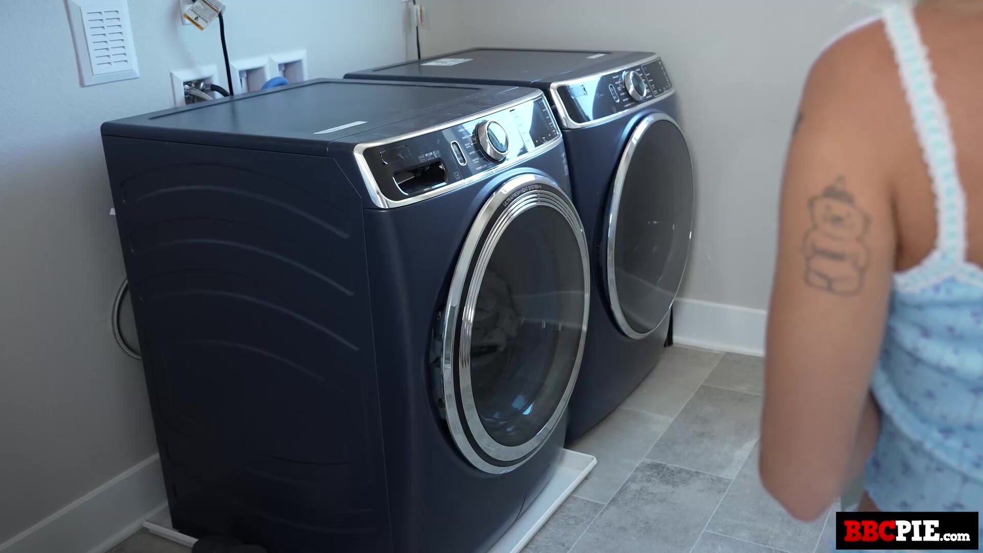 BBCPie - Emma Rosie Fixing The Washer