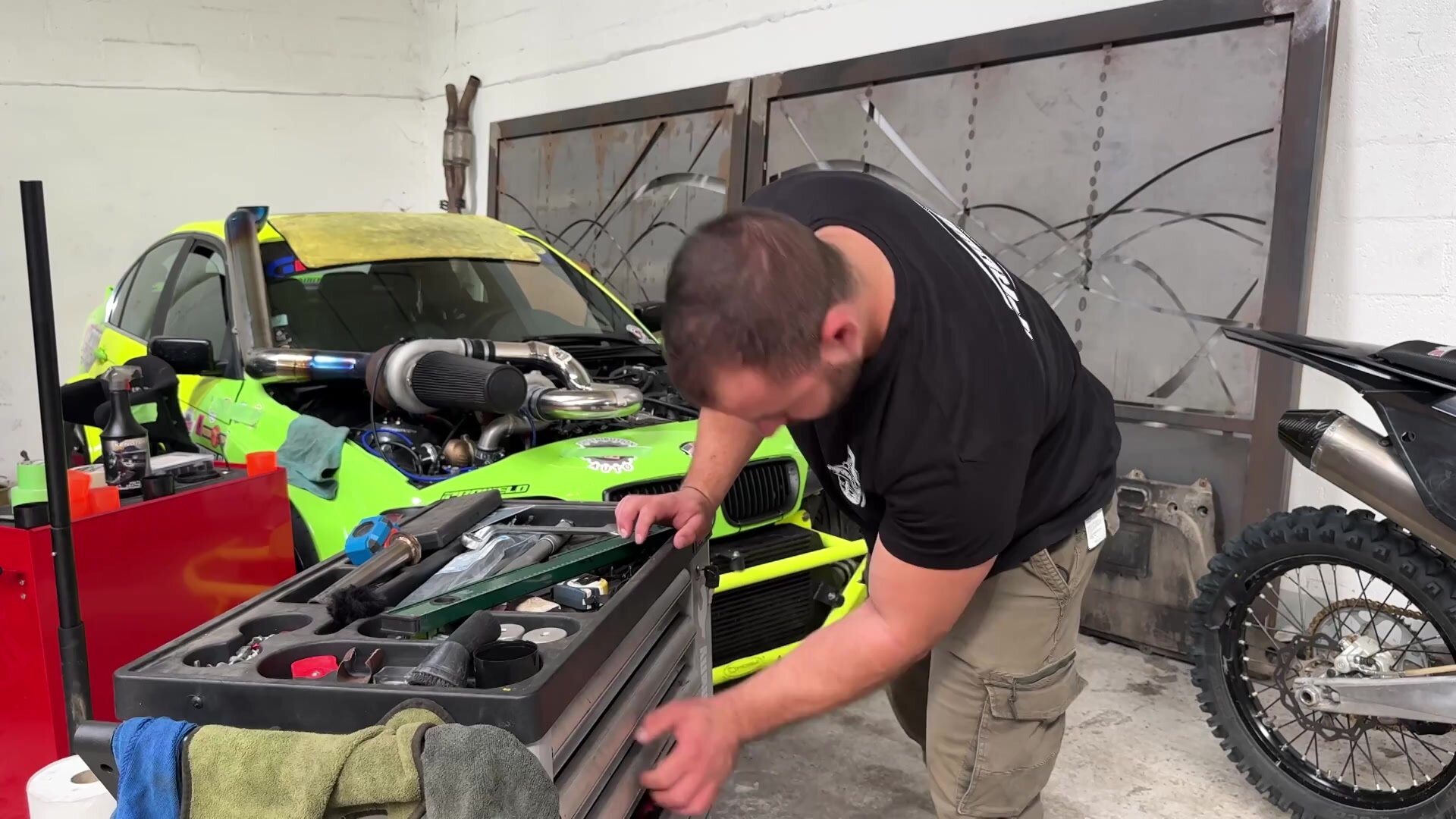 JacquieEtMichelTV - Melissa D Amsterdam Sodomized In A Garage