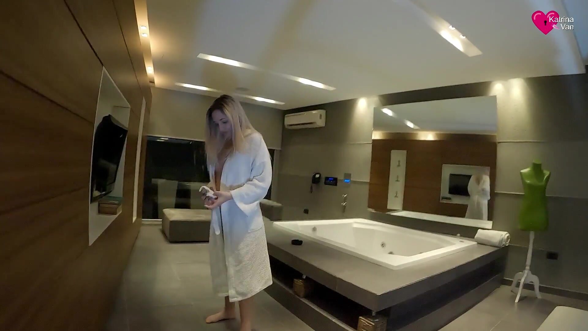 Katrina Van - Beautiful Woman Gives Blowjob in the Jacuzzi, Katrina Van