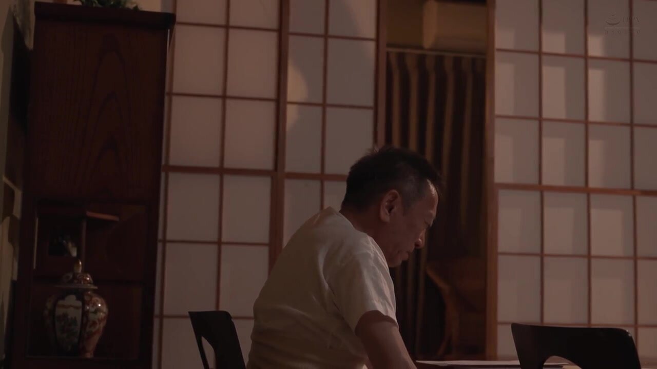DVAJ-707 A father-in-law who suffers from impotence gets a full erection for the first time in six years when he sees his wife's body. "This might be the last time I get an erection, so let me put it in just this once..." His pussy, which he reluctantly a