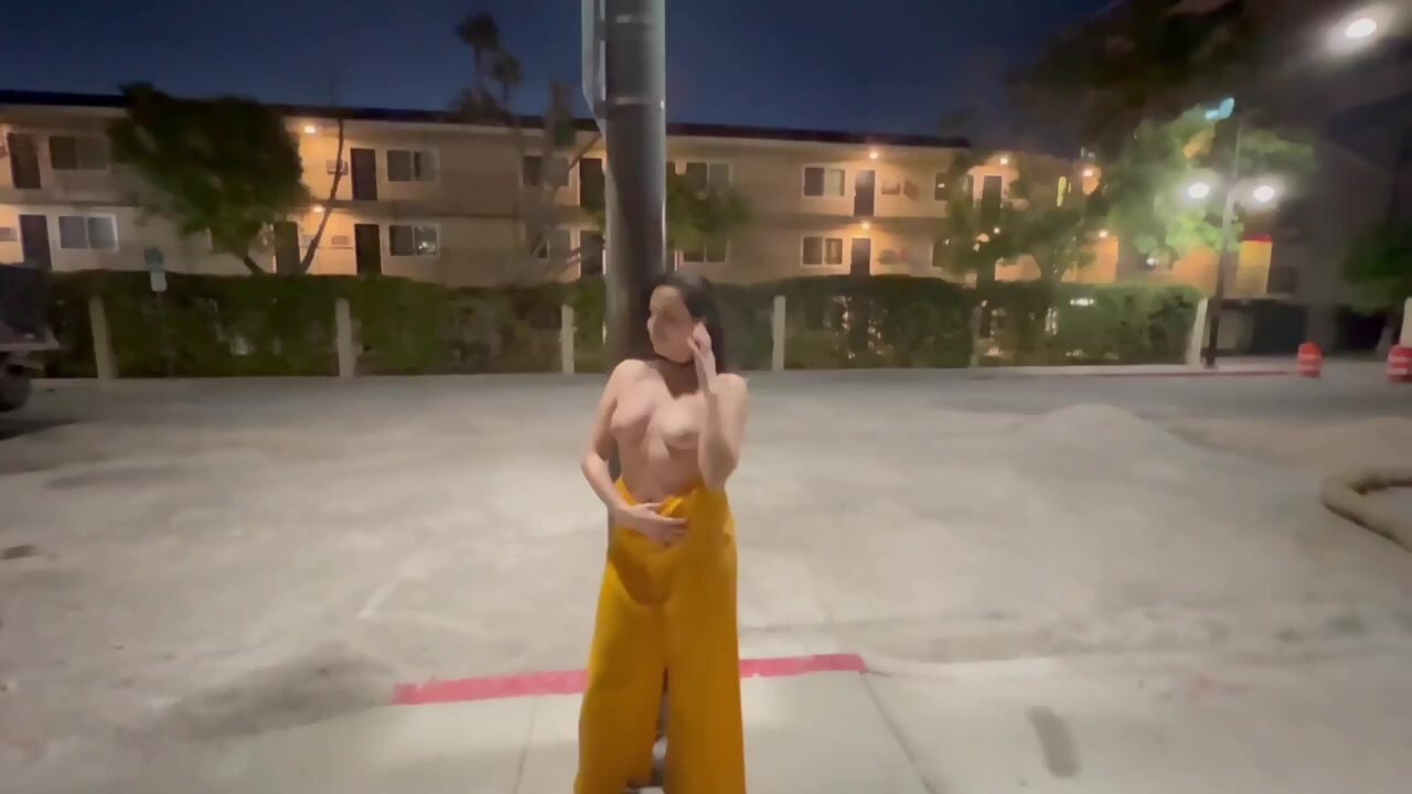 Nicole Niagara - Flashing teasing and cumming in public streets