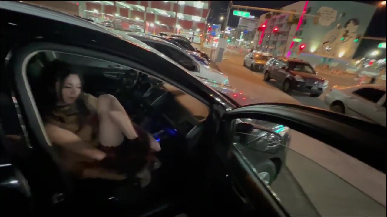 Nicole Niagara - Public Cum Countdown and Dildo Fuck