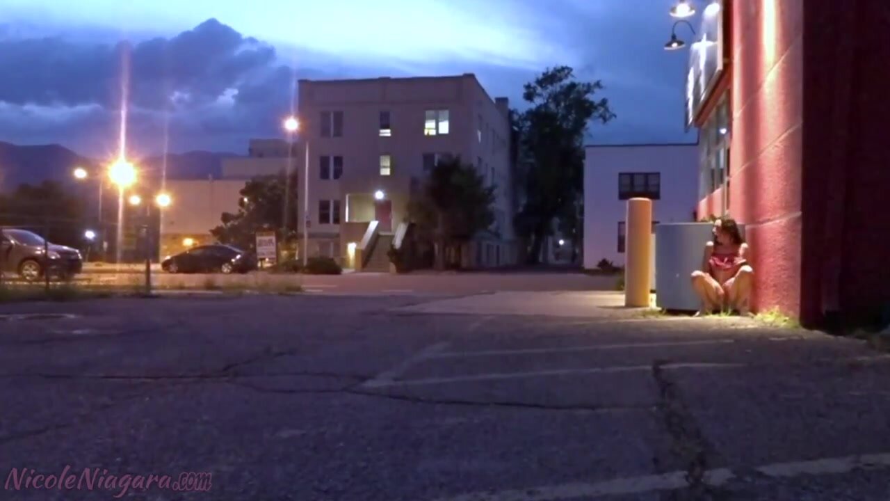 NicoleNiagara - Fucking My Pussy Outside On The Sidewalk