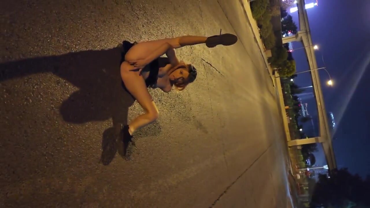 NicoleNiagara - Pink hair slut spreads holes for strangers on the street and gets fucked in public