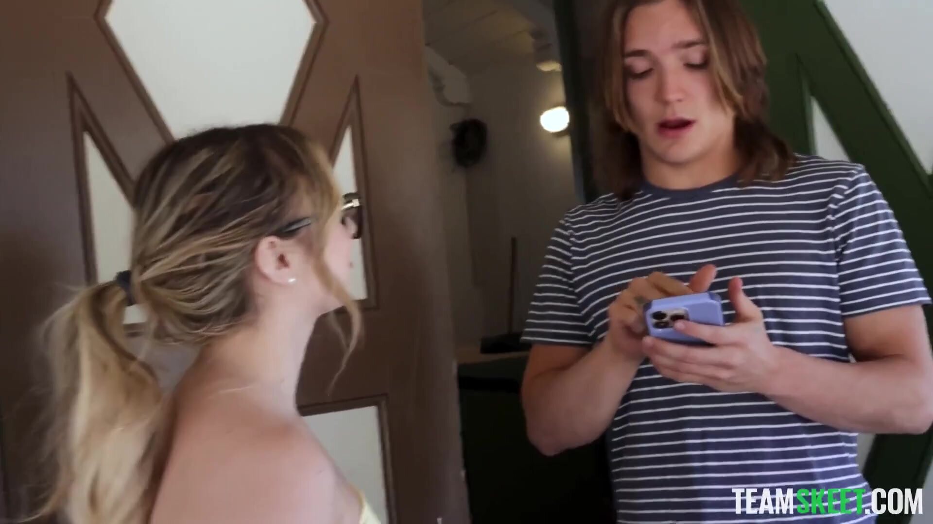 Aria Banks - “I’ve Never Fucked a Stranger Before…” Bubble Butts & Swan Boats!