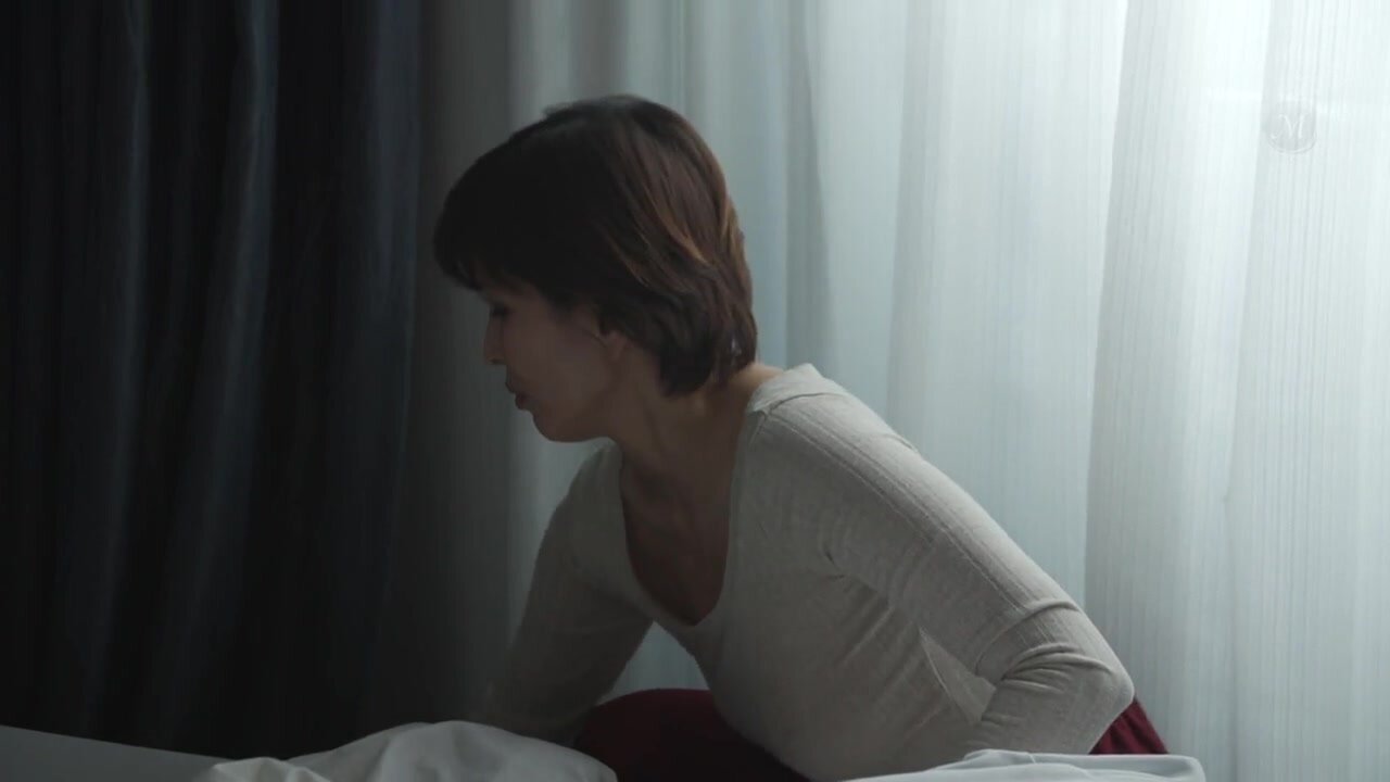 ROE-400 My friend's mother always unknowingly seduces me with her beautiful breasts showing through her braless body, and an affair begins with an accident. Satsuki Kirioka