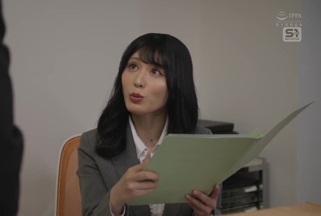 SONE-792 My beautiful boss and I, a loving husband, share a room and one bed. NTR roommate on a business trip where we were drained until the morning. Kanamatsu Tokiho