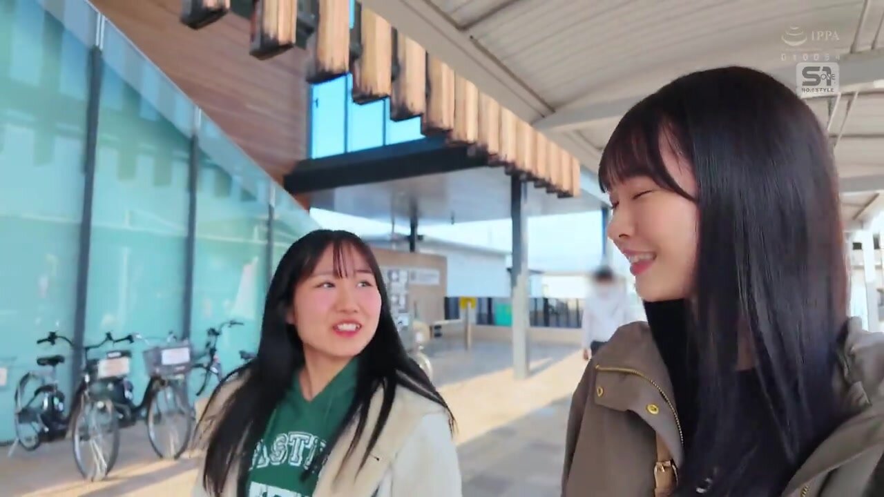SONE-860 While taking a selfie with a friend on a hot spring trip, a violent flowers attack occurs! The selfie turns into a graphic POV flowers! Saki Shirakami