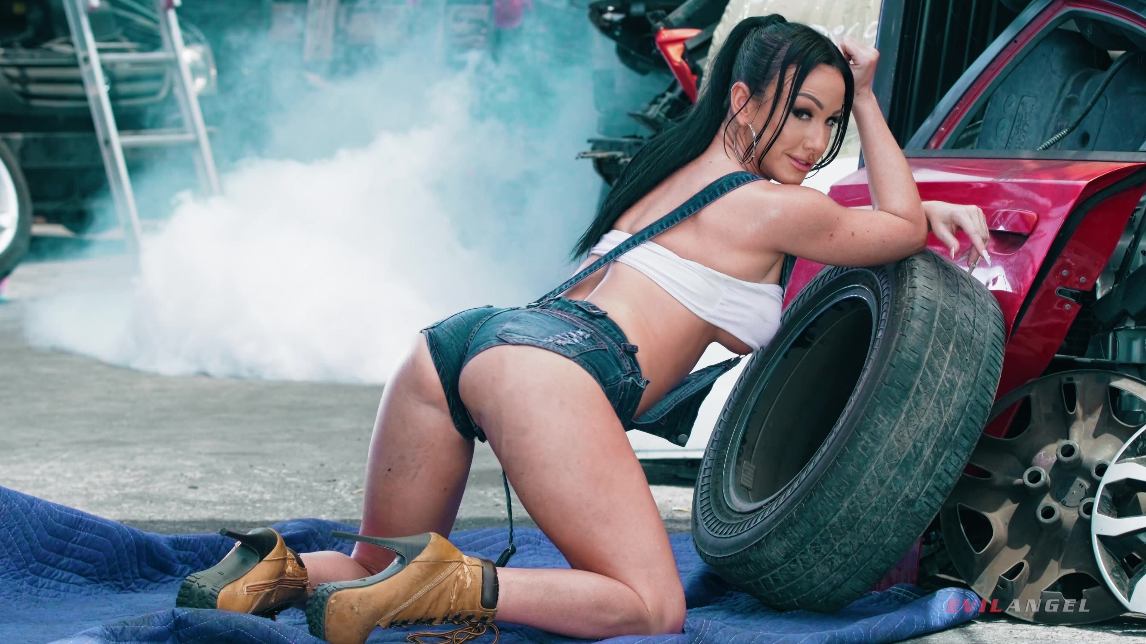 Jennifer White - Sloppy 12-Cock Blowbang in 4K
