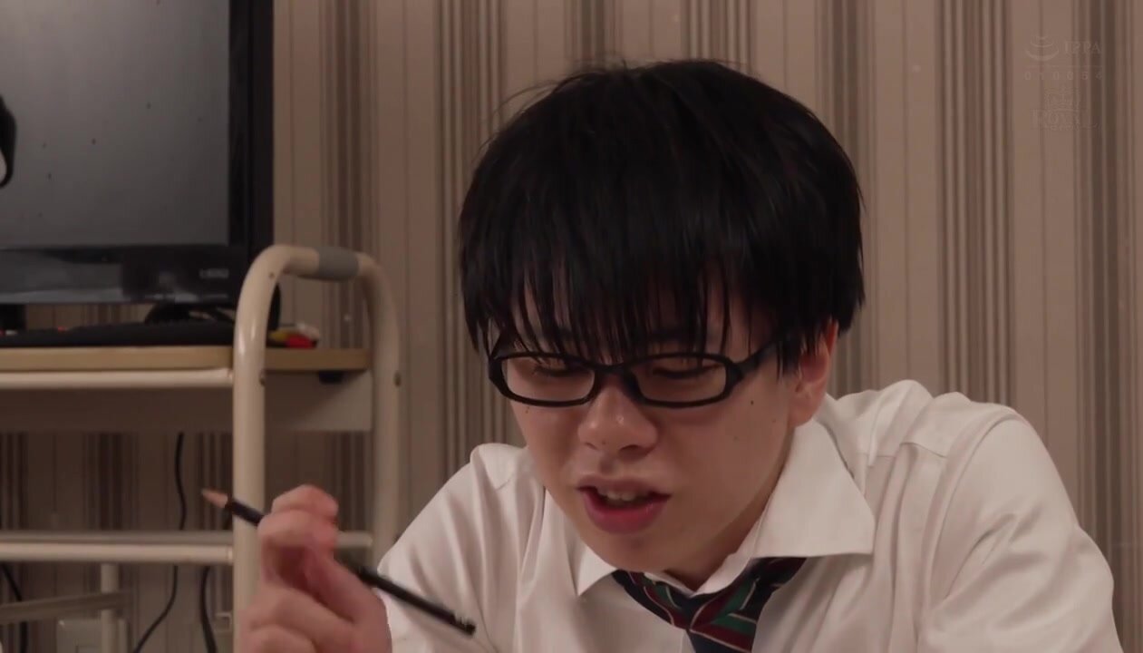 ROYD-264 If you use a condom, it's not cheating, and you can use my pussy. I thrust into her desperately, and she feels so good she cums over and over again! Finally, she agrees to bareback sex, and we have a cheating creampie session! Oguri Misao