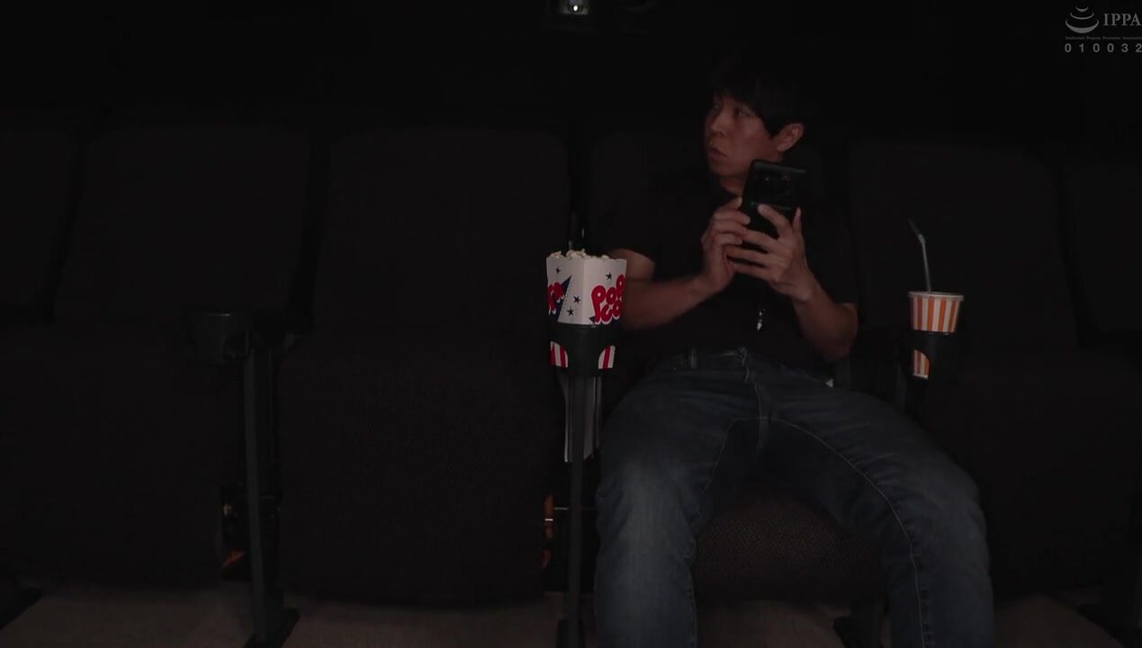 HUNTC-421 It's a weekday afternoon at the movie theater, and the only customers are me and a slut... It's a movie I really wanted to see, but... I can't concentrate at all because the slut keeps playing with my nipples and dick through my clothes!