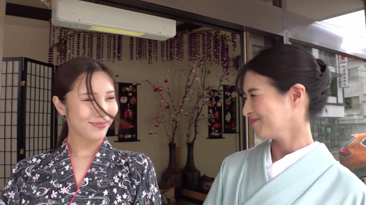 TKD-061 Asami, the landlady, snacks in the room and bath. Mizubata Asami