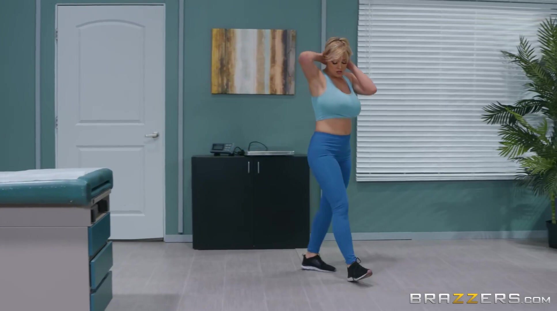 Dee Williams Busty Blonde Milf Lets Her Doctor Drill Her Huge Ass