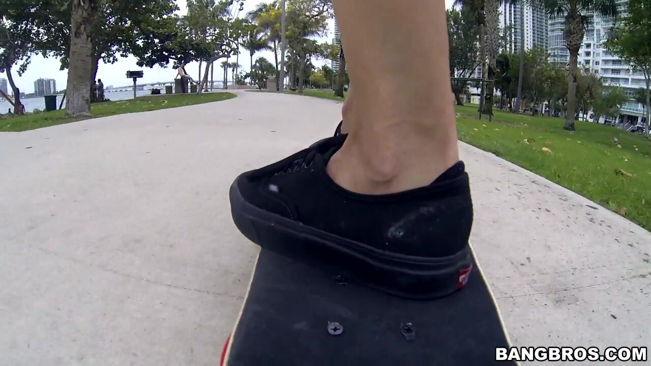 Kiara Mia Ariana Marie - Skateboarder Bangs Gf's Stepmom