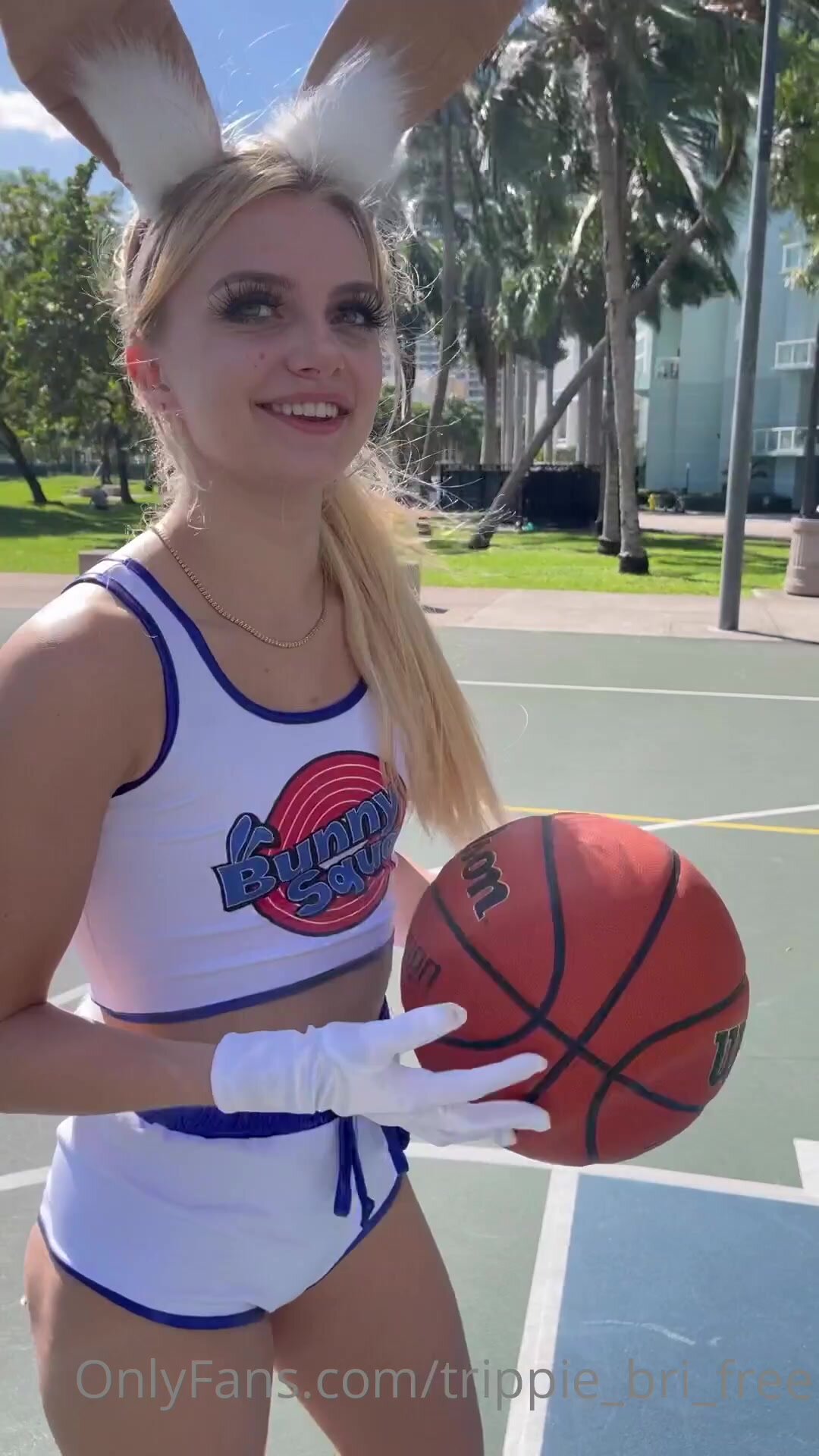 Trippie Bri - Lola Bunny Anal Play & Fuck