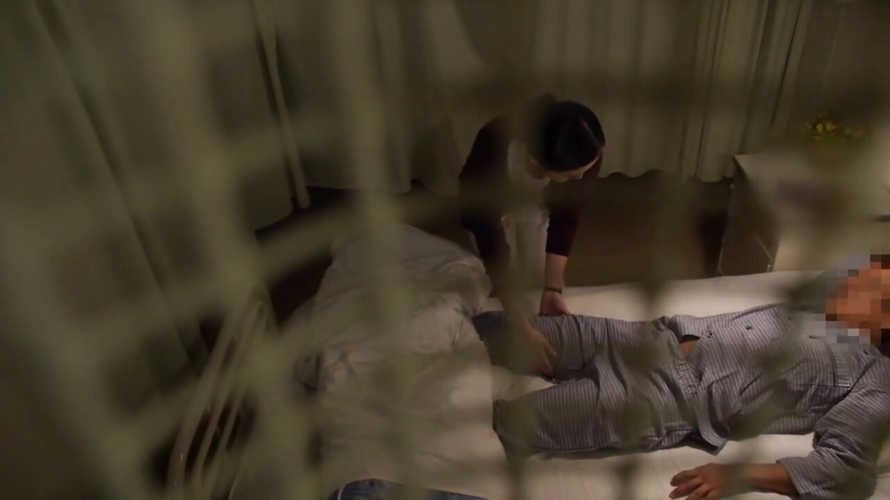 MBMA-103 In a situation where they can't make a sound... Women who climax. It feels so good they go crazy... They writhe in agony while desperately trying to hold back the moans that flowers out... They cum over and over again! 12 people, 4 hours, 5