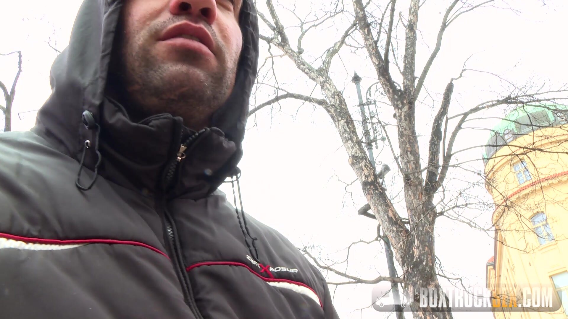 Paris Devine Cheats on her Boyfriend while He is Outside