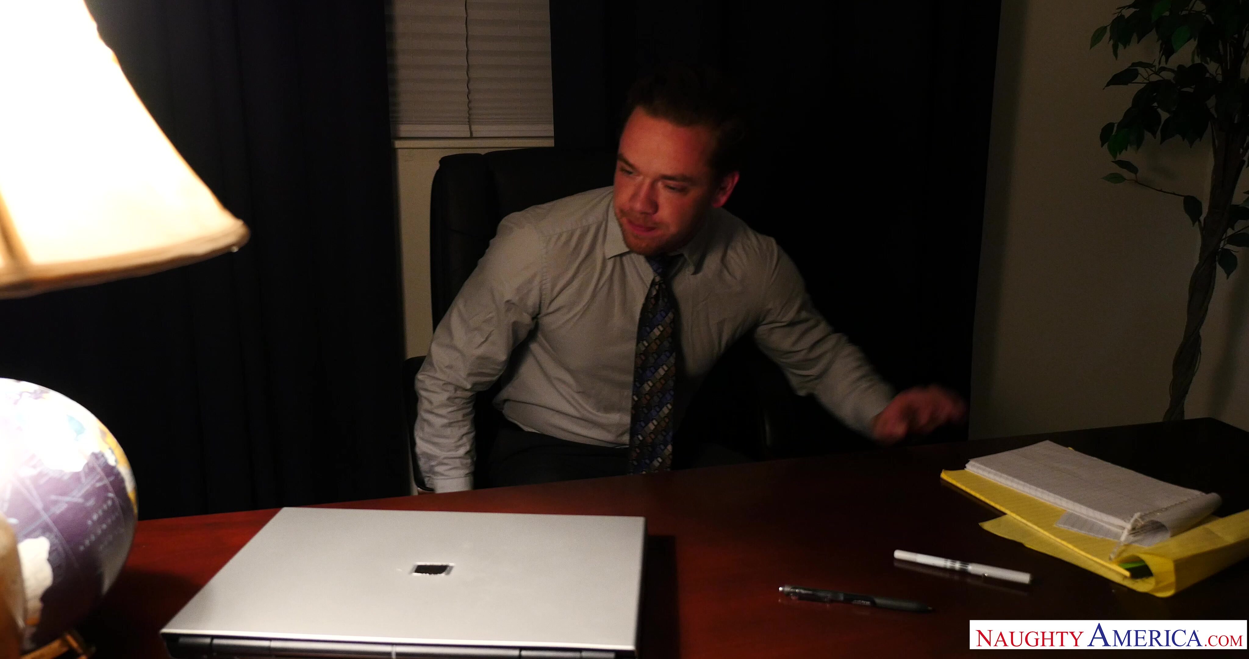 Co-worker Harley Dean fucking in the desk with her big tits