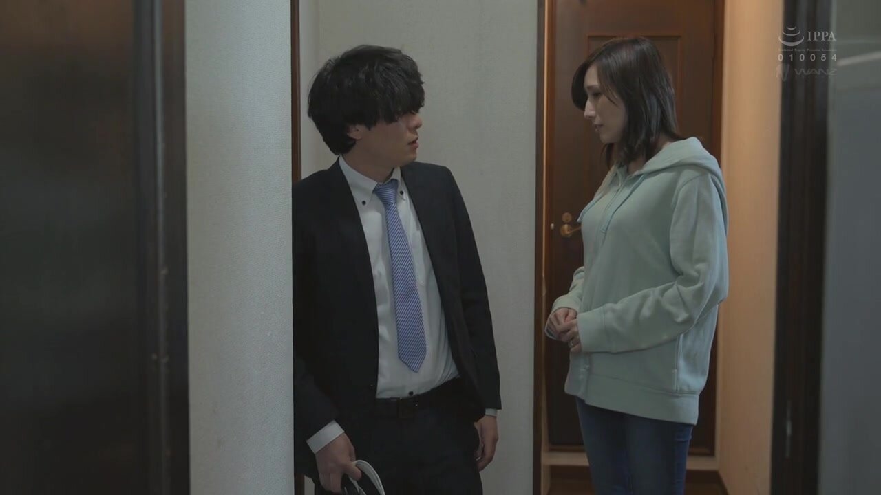 WAAA-569 A married woman who started a part-time job accidentally meets her ex-boyfriend, and the two of them passionately fill each other's loneliness for three hours. JULIA
