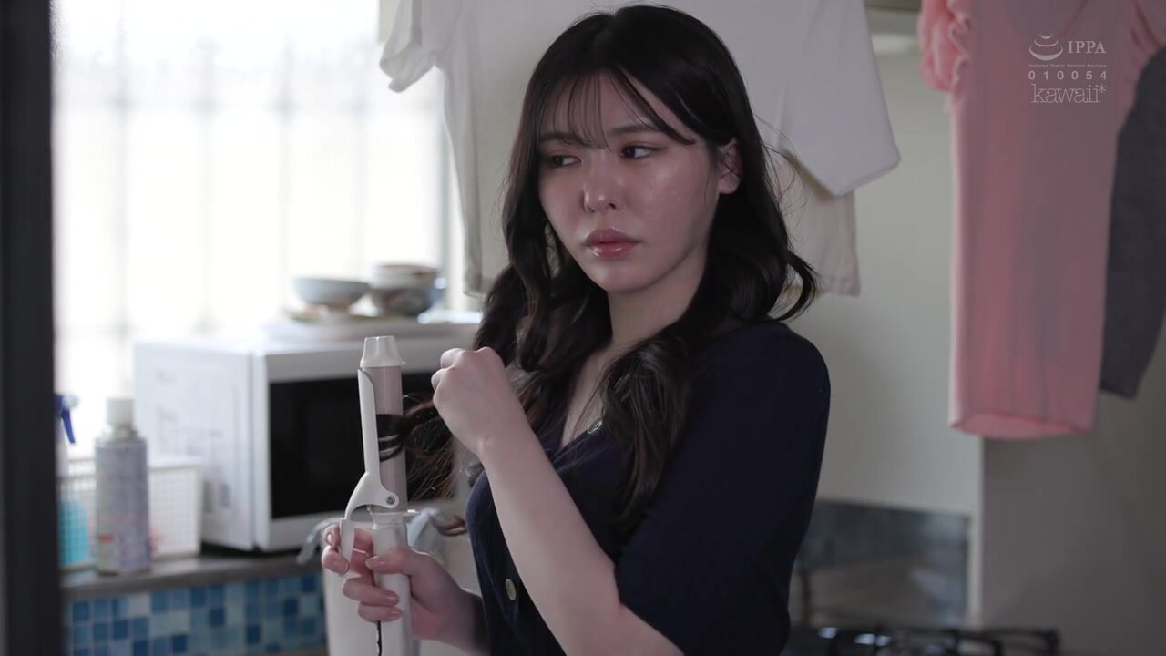 CAWD-884 The fate of an innocent college girl who was defiled by a stinky middle-aged man in her neighbor's trash room, and impregnated with 55 consecutive creampies... Kuroshima Rei