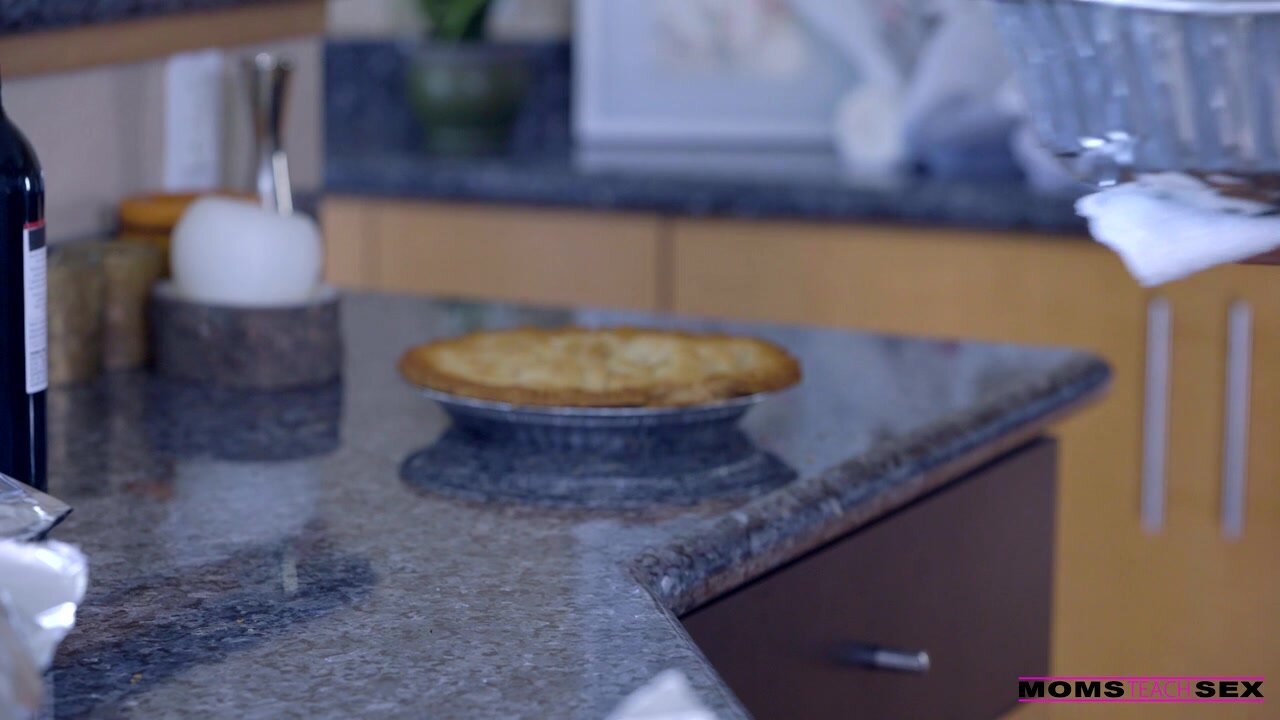 Moms Hot Pie - Moms Teach Sex