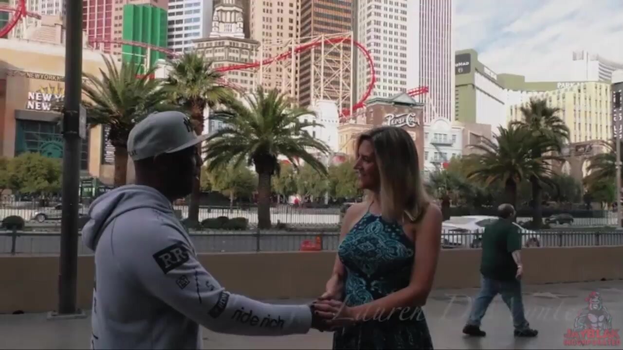 Lauren DeWynter -  ManyVids - You NEVER KNOW who you ll see in VEGAS, Lauren DeWynter -
