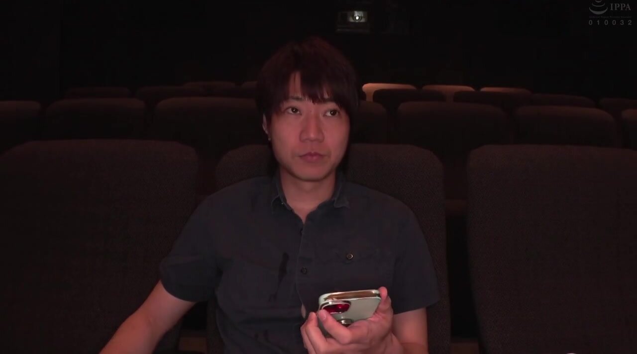 HUNTC-466 During the day on a weekday...It's just me and a slutty woman who came to hunt for men in a barely-popular mini-theater in the countryside!