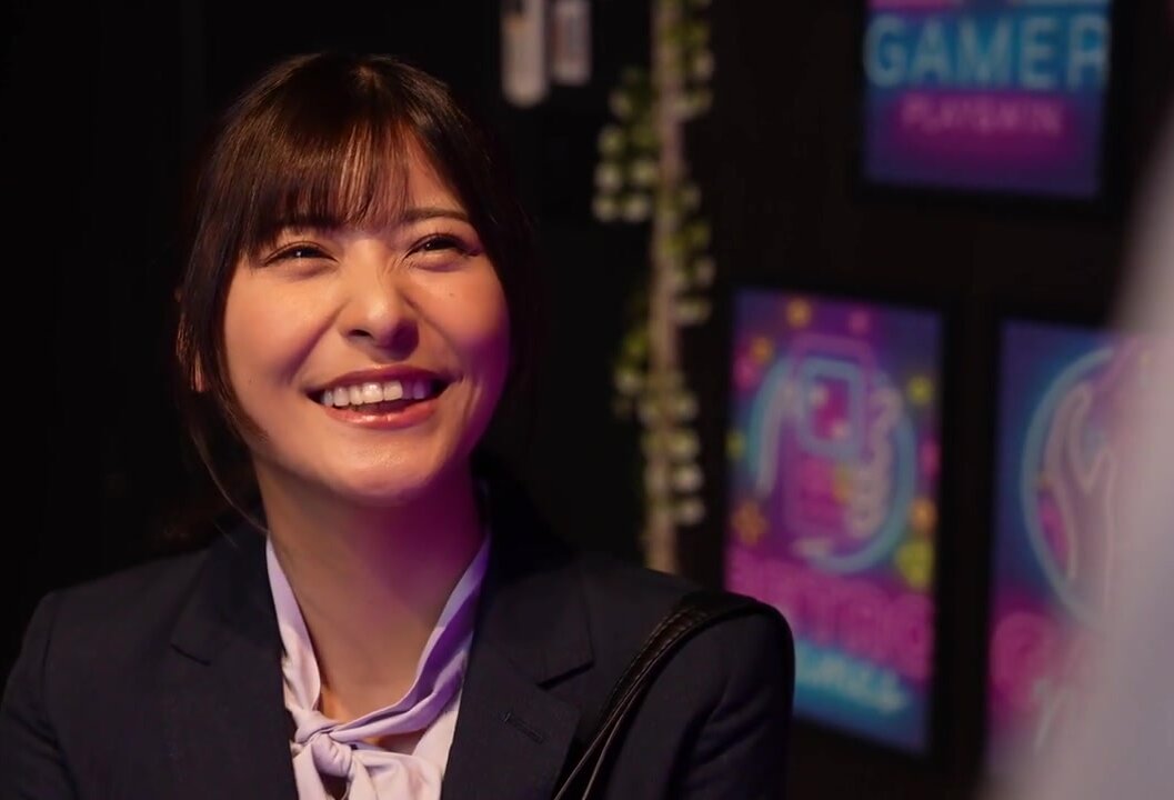 T38-046 Big-breasted office lady gets flowers within 3 seconds of returning home