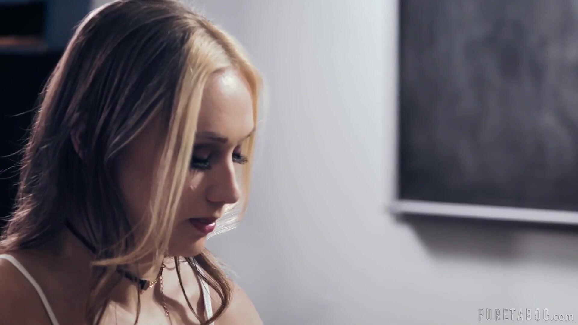 Gwen Vicious: Easy Pickins and Manbutt Lickins