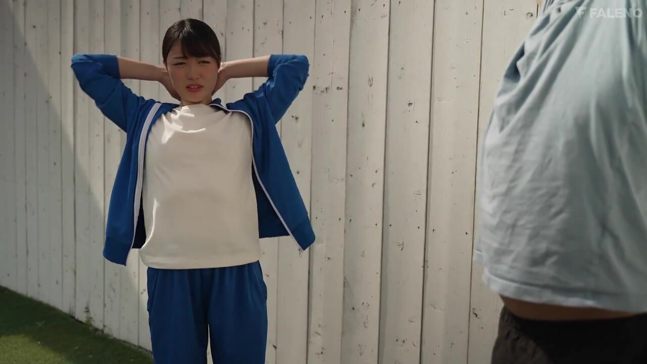 FNS-113 The entire story of how my beloved track team girlfriend with visible nipples under her shirt got her nipples rubbed and developed by a despicable senior, turning her into a flesh sex toy. Yoshizawa Ria