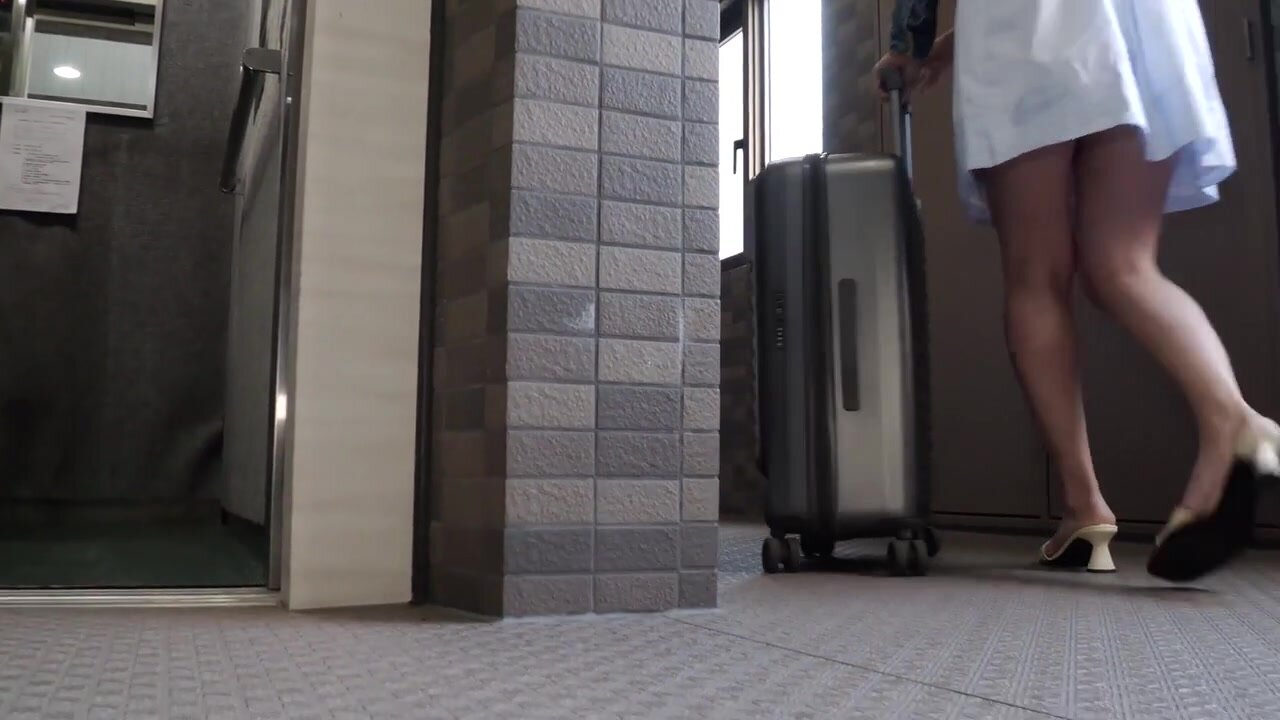 MADV-605 [4K] "Don't say that..." My sister-in-law, a college student, came to my house while my wife was away... I couldn't resist her defenseless body and ended up cumming inside her over and over again... Yui Asakaze