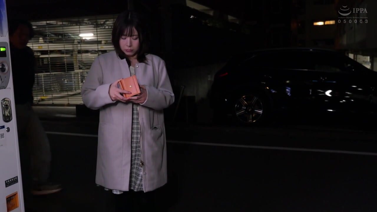 SCOP-887 A girl is broke on her way home from a cosplay event... but when you dangle some money in front of her, she'll be hooked right away!? When you escalate the play with the promise of increased pay while giving her drugs, she reaches a spectacular o