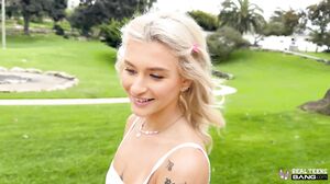 Blue Eyed Gal With Shaved Pussy Gets Stretched Out