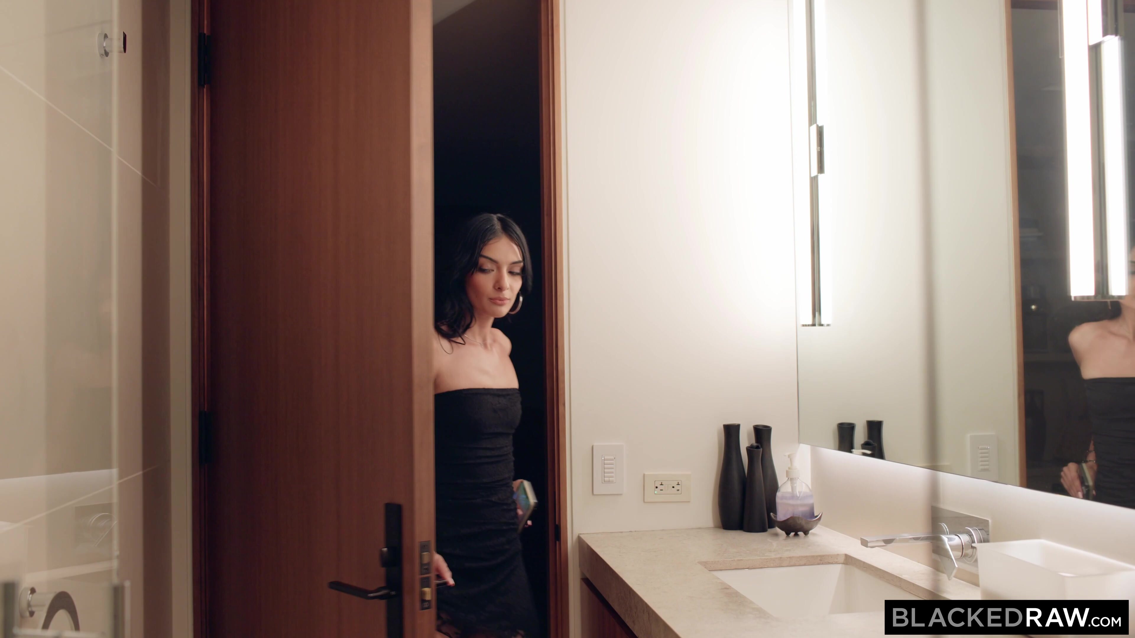 Laynee James - She Has Unbelievable BBC Adventure in 4K