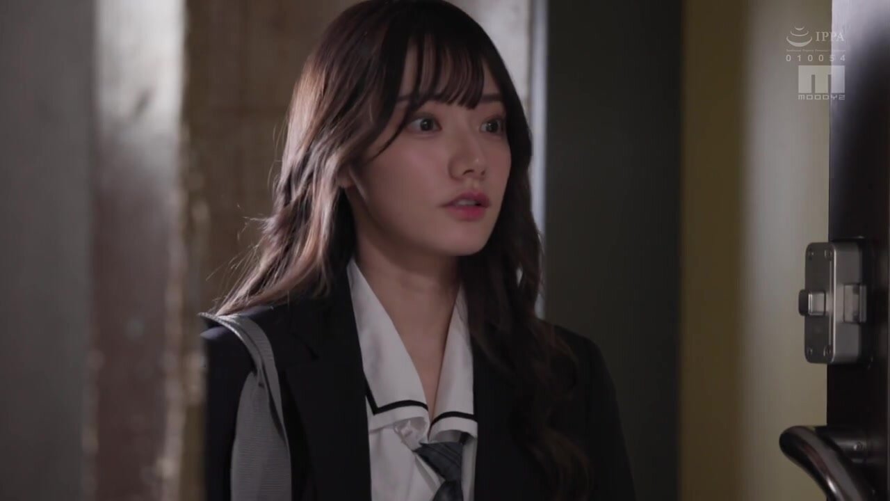 MIDA-368 I'm a virgin otaku who gets turned on by the unprotected panty shot of my childhood friend who I hang out with. I'm a nerd who gets so turned on by the condom box that I use it all up. Miyashita Reina