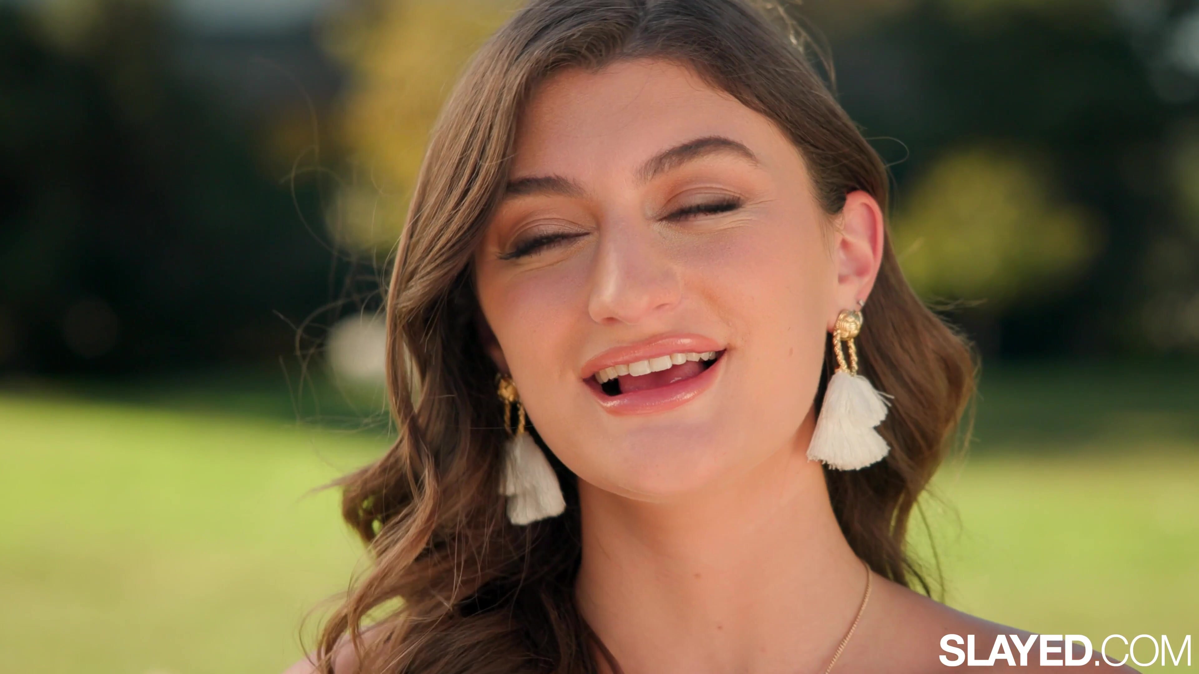 Sophia Leone & Mae Milano - Spray in 4K