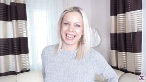 Julia Parker - I Know Her Well