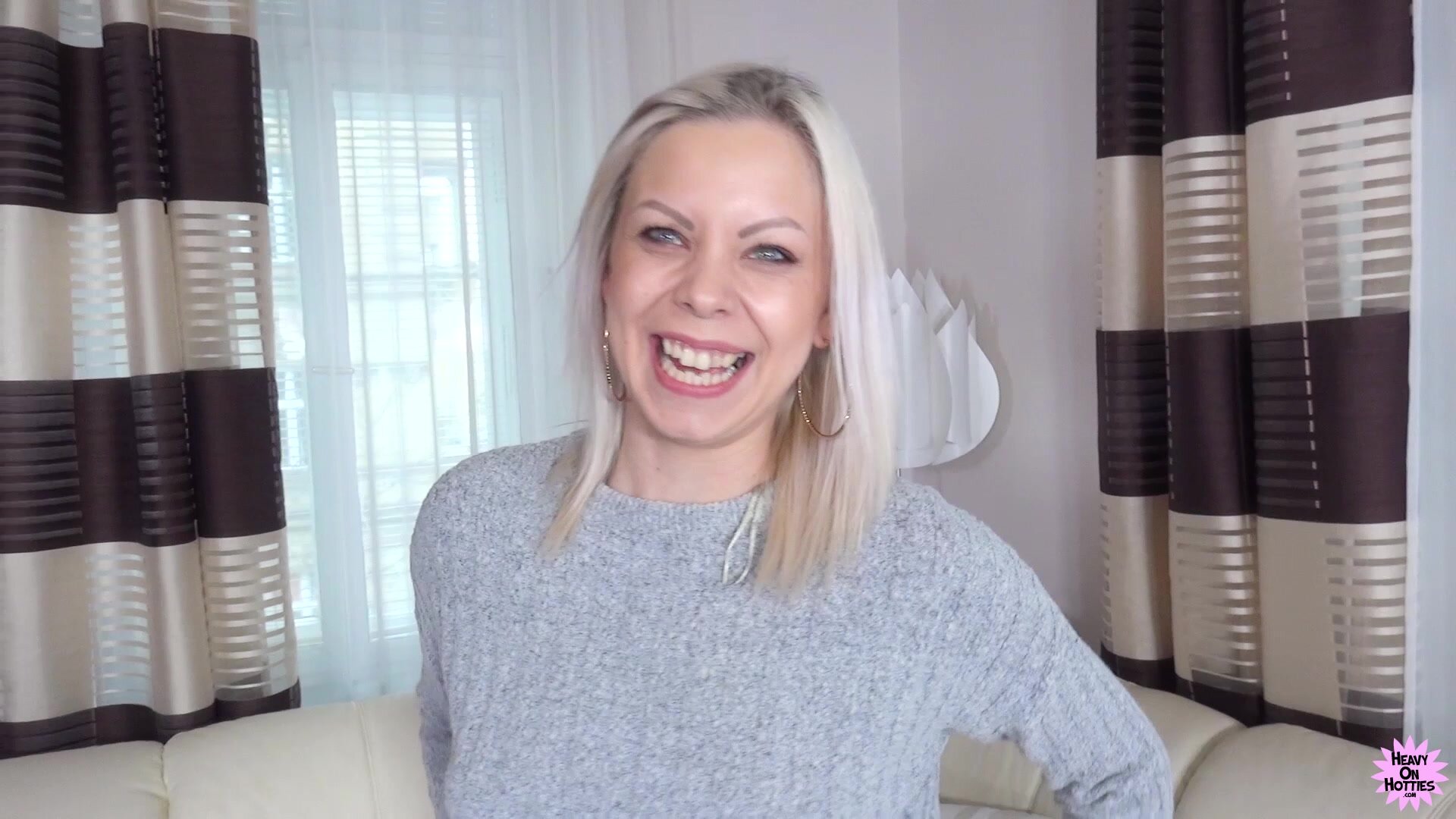 Julia Parker - I Know Her Well