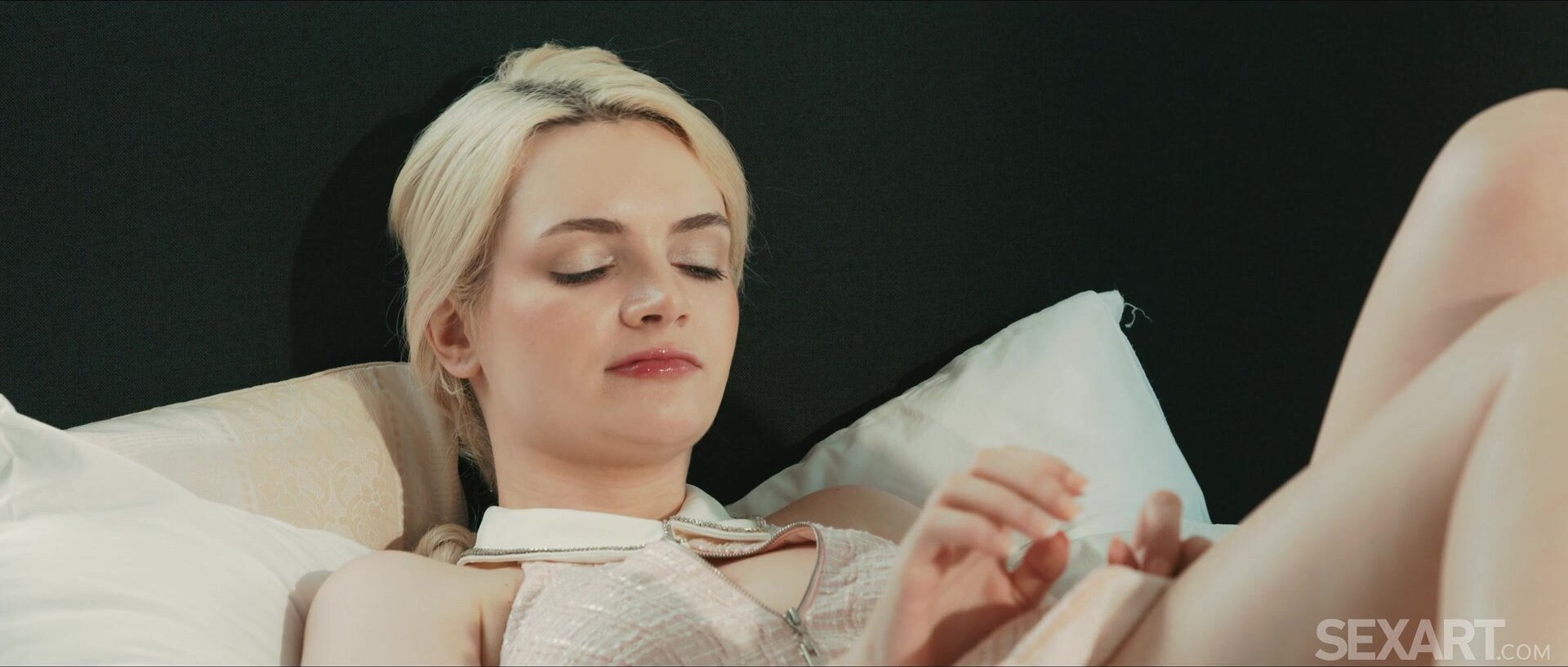 SexArt - Amber Kawaii - Velvet Visions