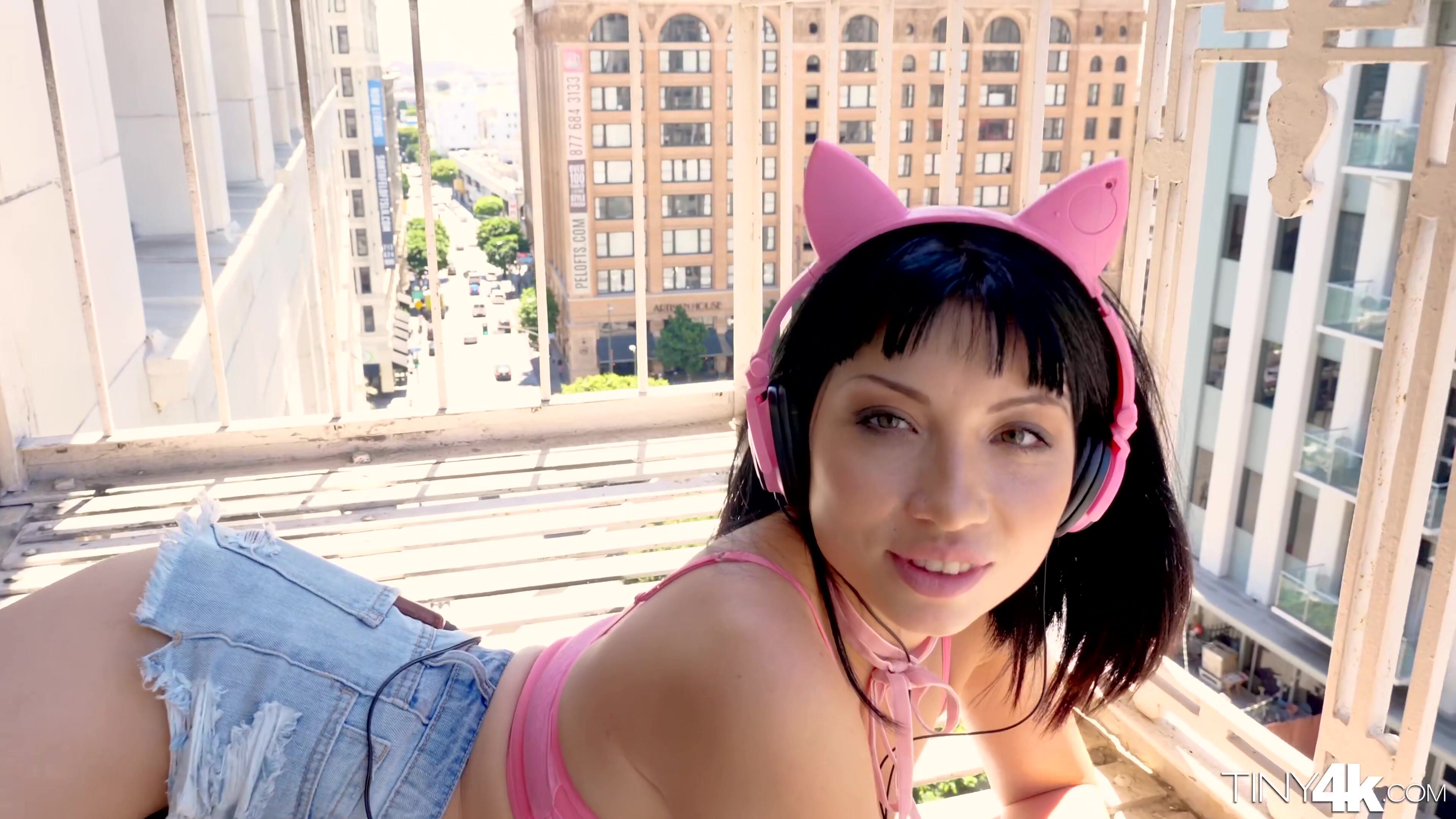 Dancing Pussy - Tiny 4K