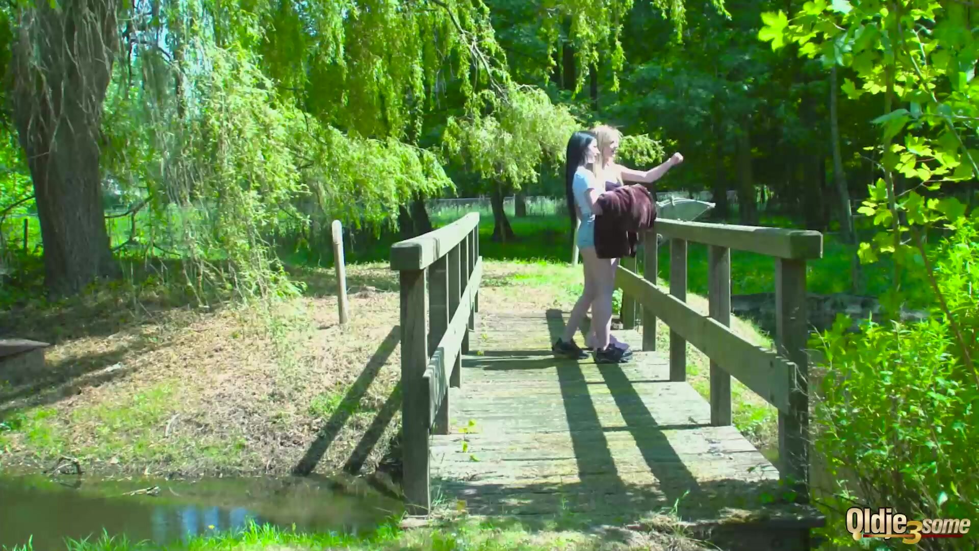 Oldje - Peeping Oldje - Chloe Heart