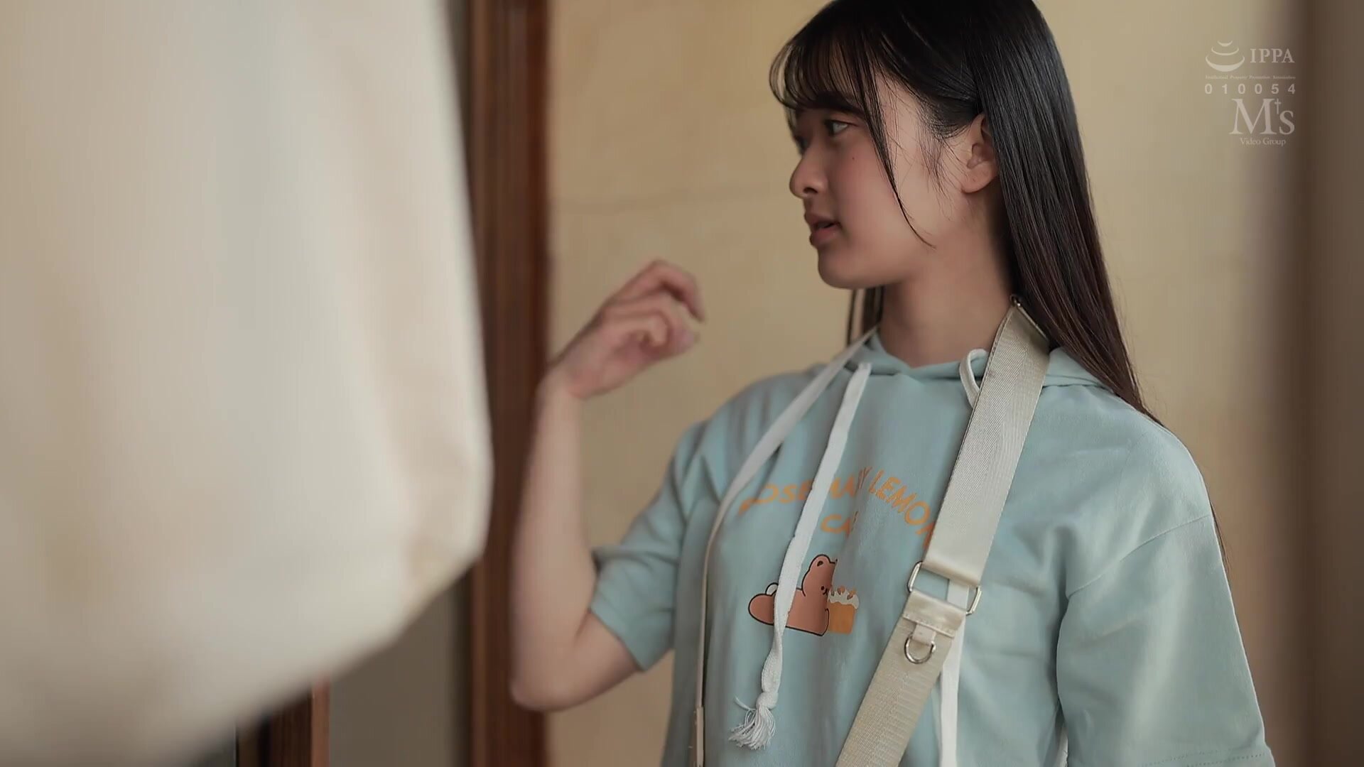 MVSD-663 Hanamori Kaho A Garbage House, An Innocent Beautiful Girl And An Uncle Who Has Lost His Mind