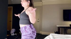 CastingCurvy - Venussunshinevip Helping Bros Gf Choose Outfit